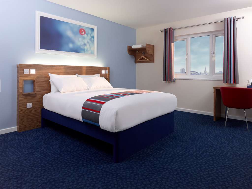 Travelodge Фраймли Номер фото
