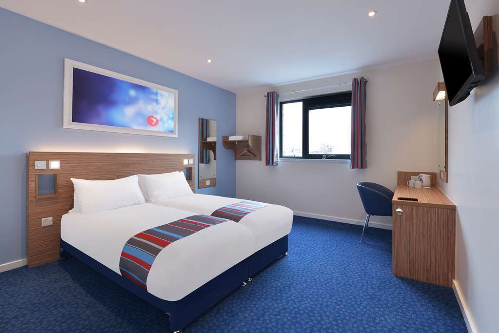 Travelodge Фраймли Номер фото
